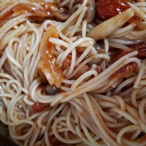 ホールトマト缶を使って豚肉としめじのナポリタン